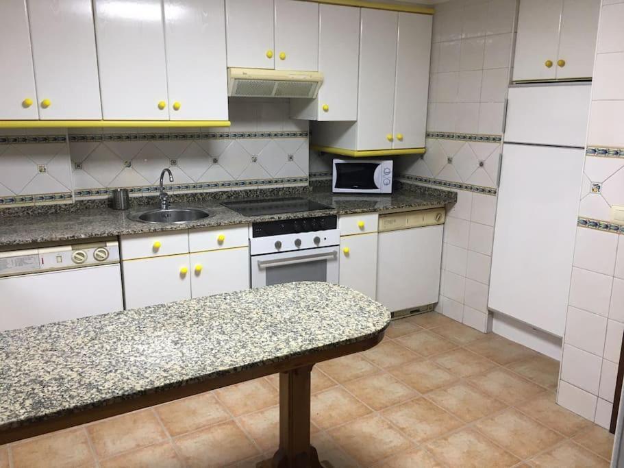 Paraguas Guesthouse Oviedo Eksteriør bilde